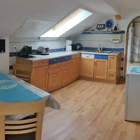 弗里恩翁史翠克酒店 *