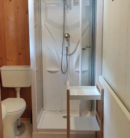 弗里恩翁史翠克酒店 *