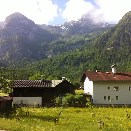 弗里恩翁史翠克酒店 *